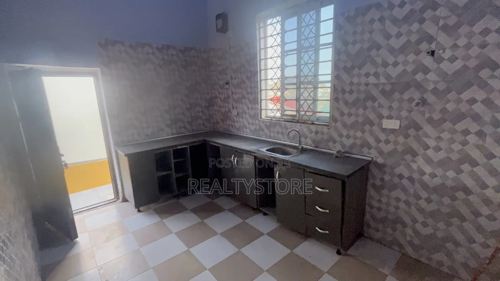 3bdrm House in Kwabenya Abuom Hills, Accra Metropolitan for rent