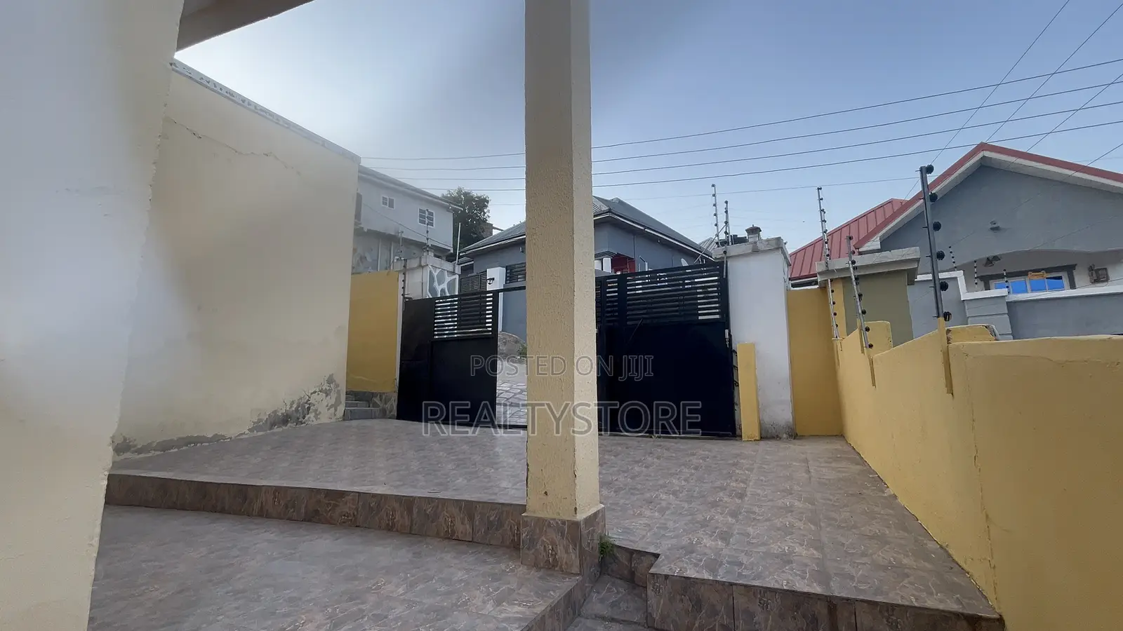 3bdrm House in Kwabenya Abuom Hills, Accra Metropolitan for rent