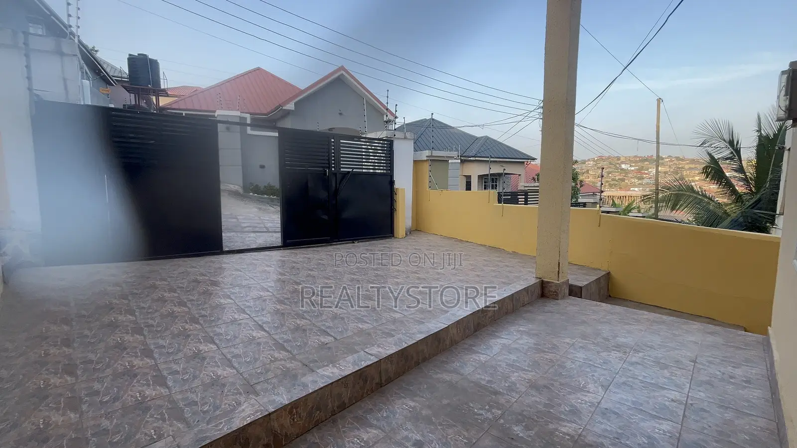 3bdrm House in Kwabenya Abuom Hills, Accra Metropolitan for rent