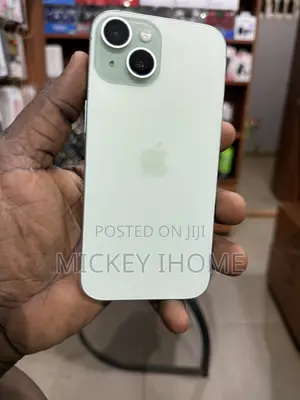 Apple iPhone 15 256 GB Green