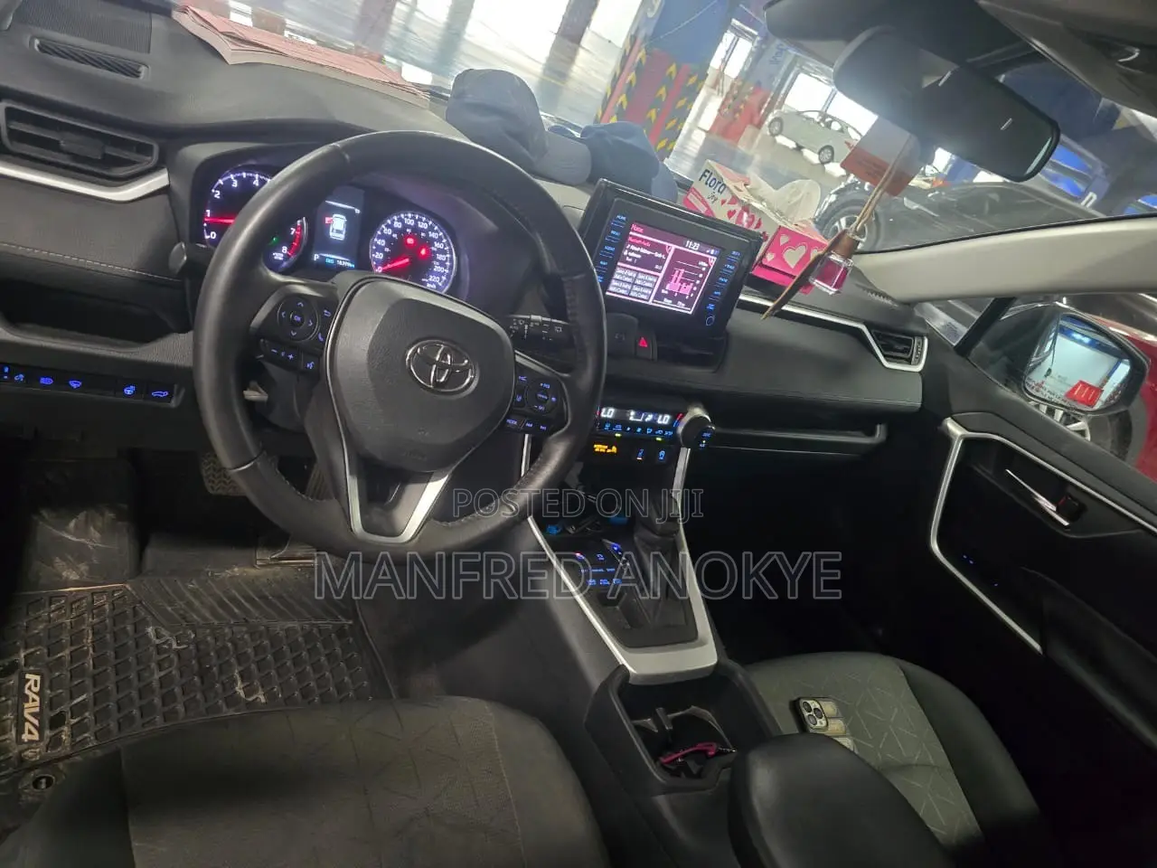 Toyota RAV4 XLE 2022 Black