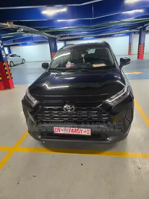 Toyota RAV4 XLE 2022 Black