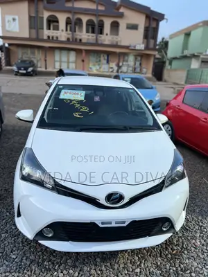 Toyota Vitz 1.3 AWD 5dr 2015 White