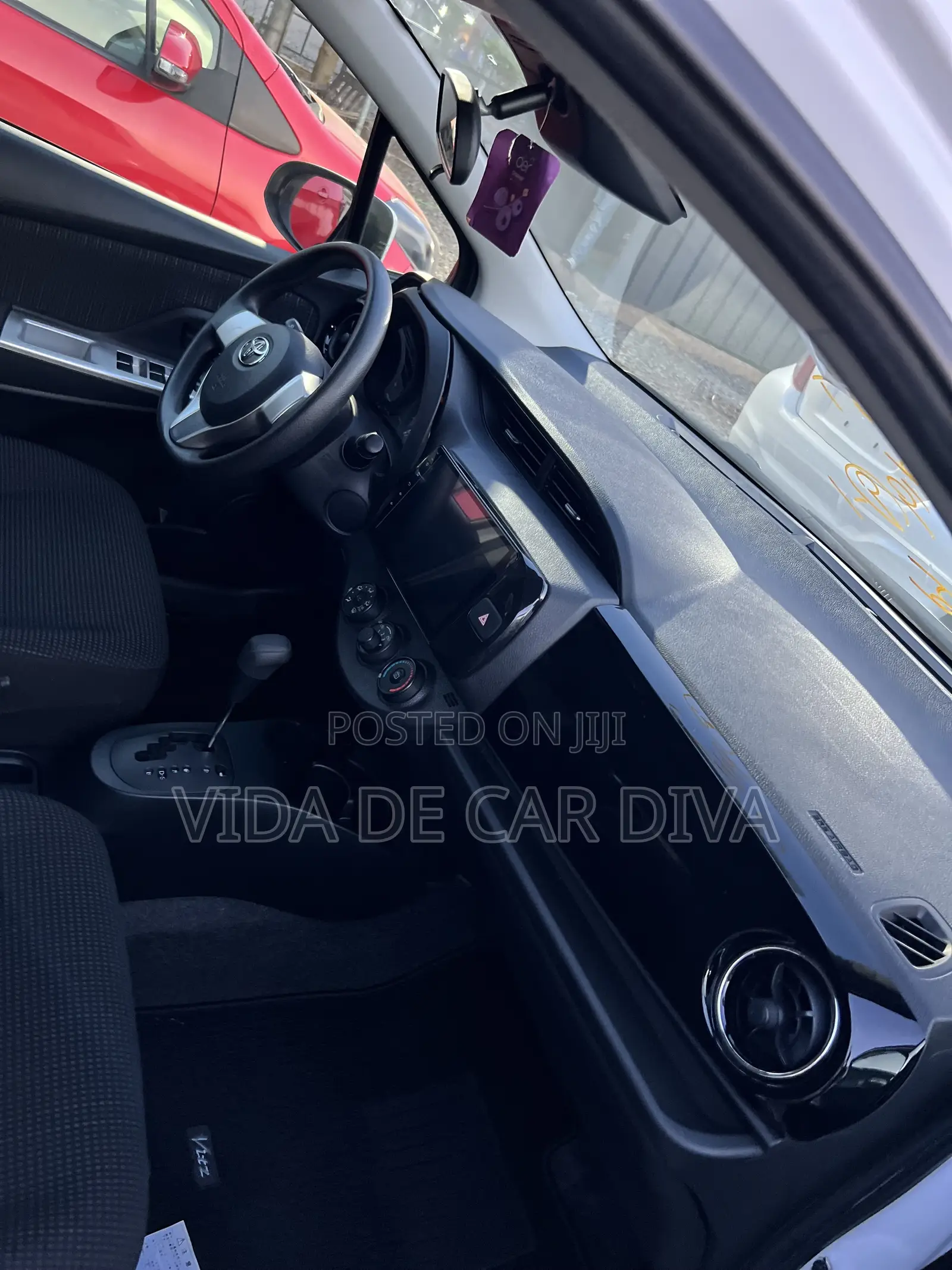Toyota Vitz 1.3 AWD 5dr 2015 White