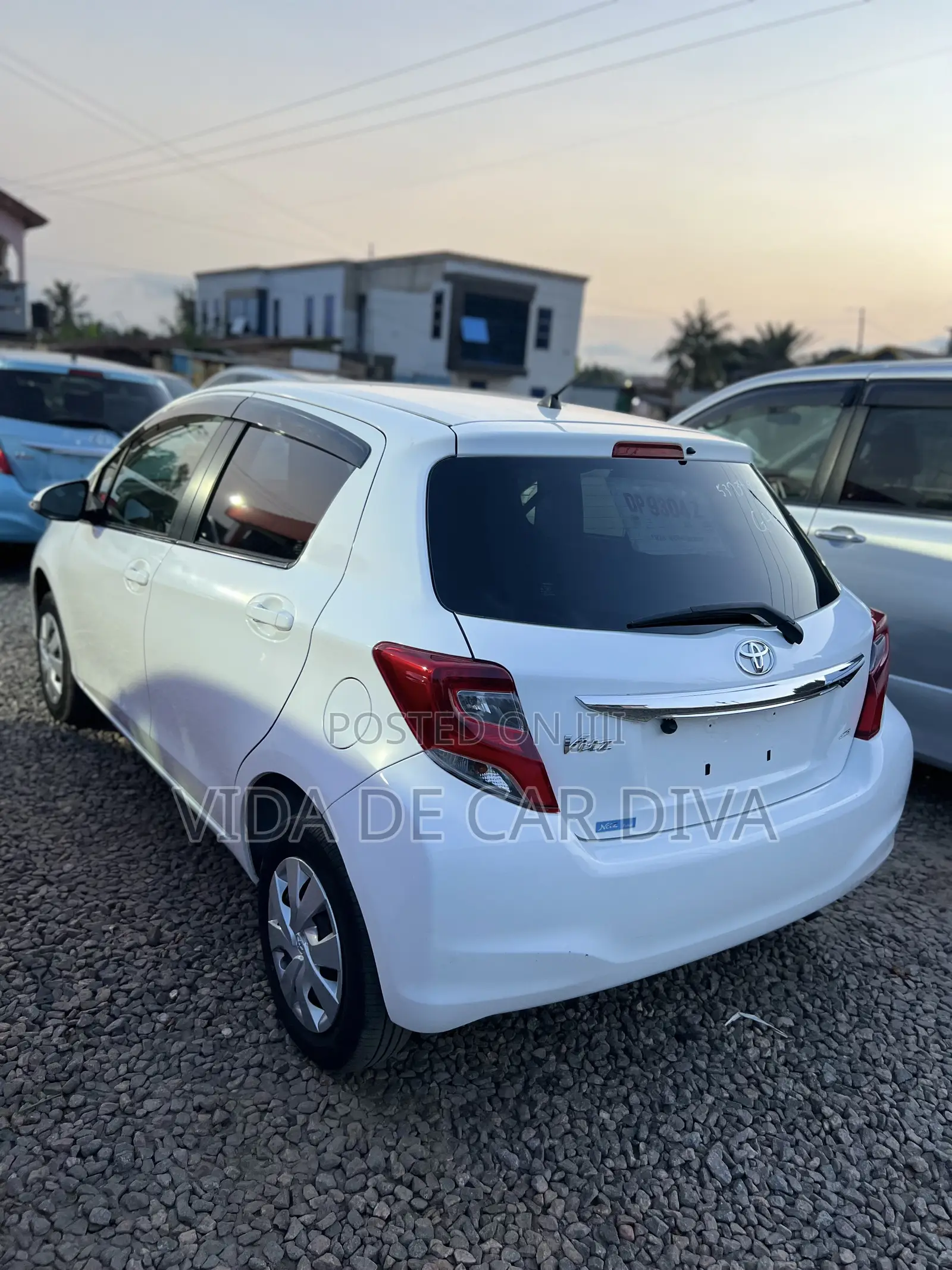 Toyota Vitz 1.3 AWD 5dr 2015 White