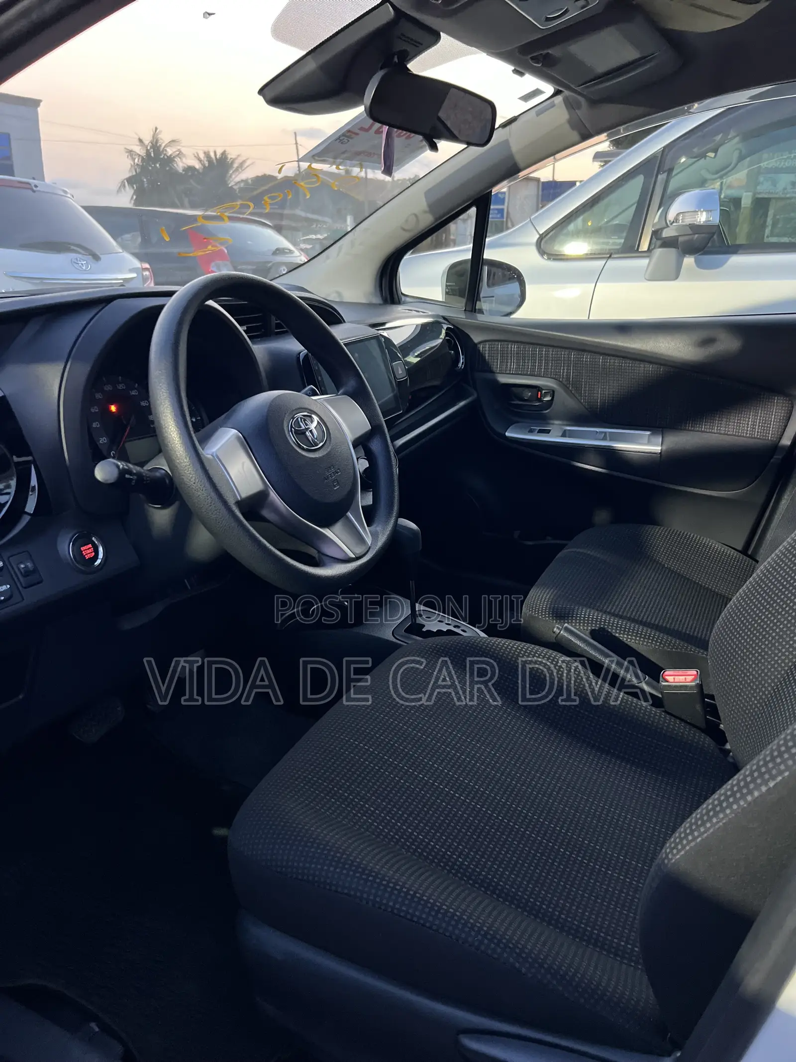 Toyota Vitz 1.3 AWD 5dr 2015 White