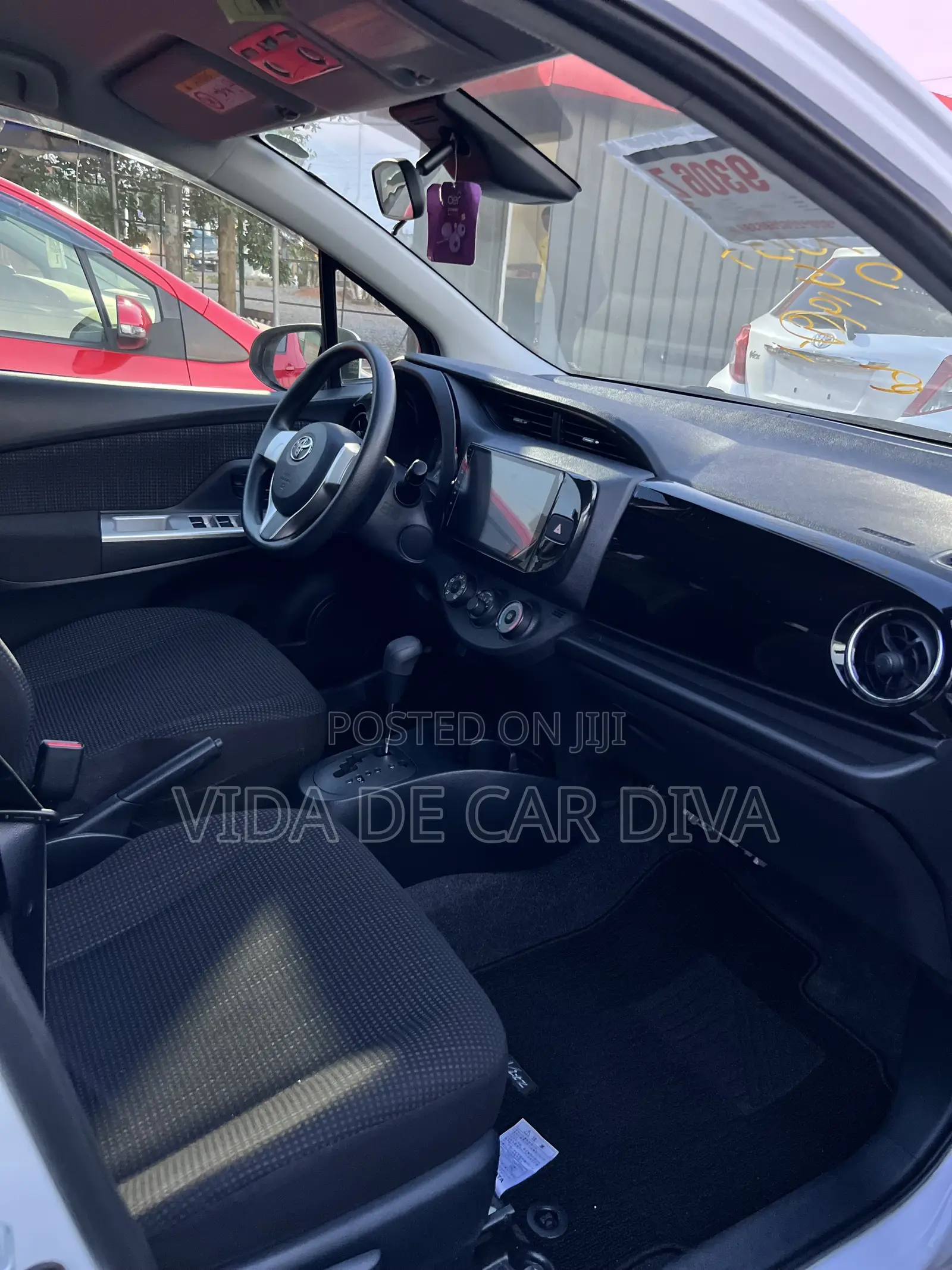 Toyota Vitz 1.3 AWD 5dr 2015 White