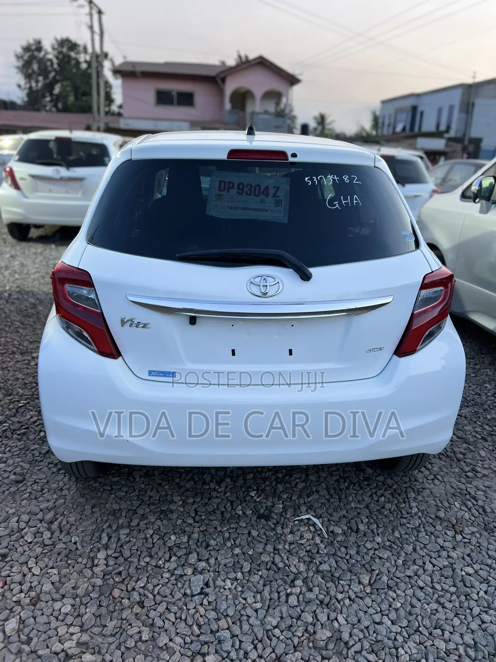 Toyota Vitz 1.3 AWD 5dr 2015 White