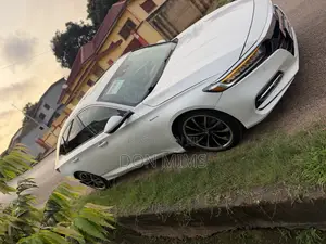 Honda Accord Touring 2.0T 2020 White