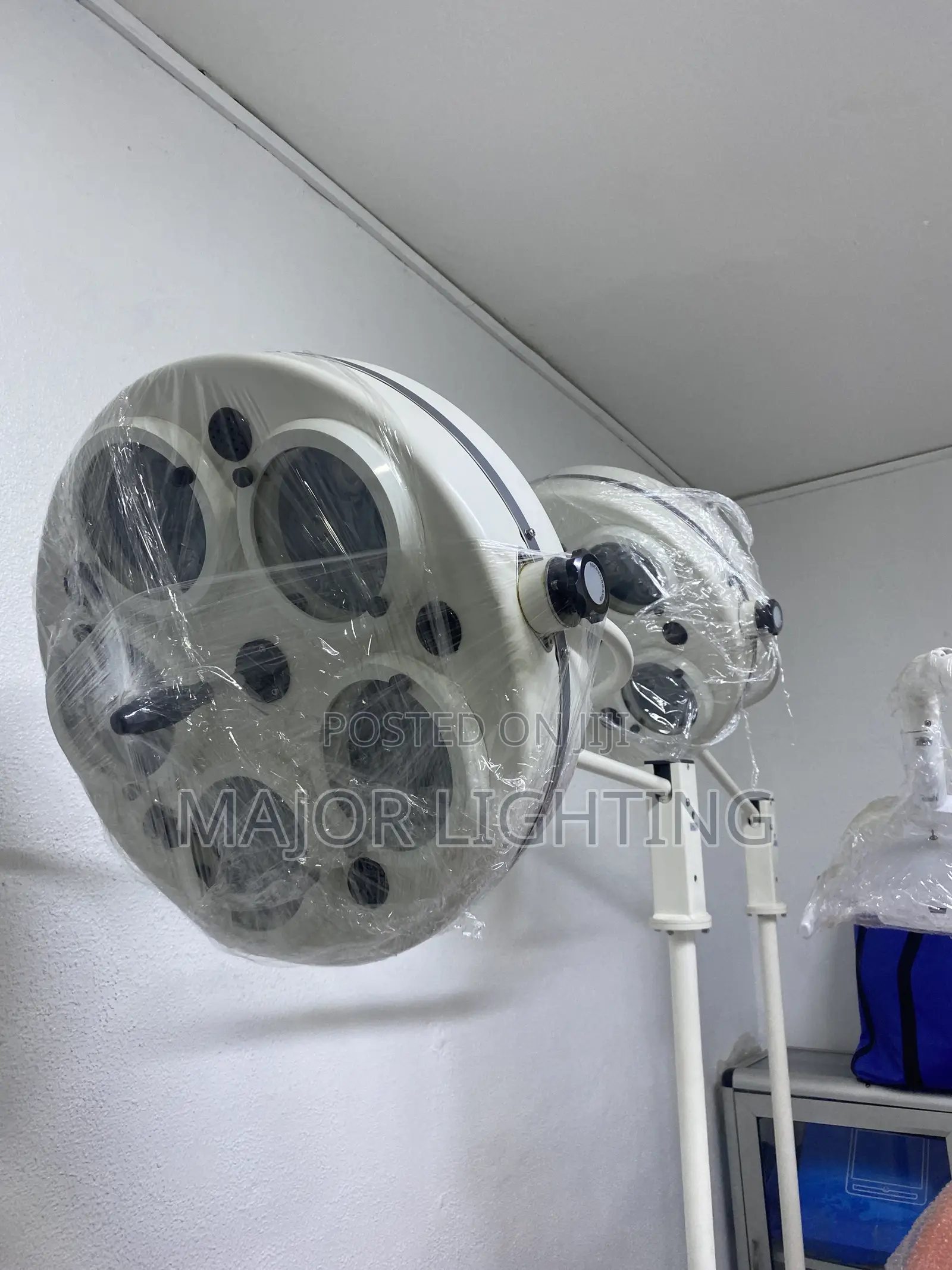Theater Surgical Light Non Rechargeable(5 Bulb)
