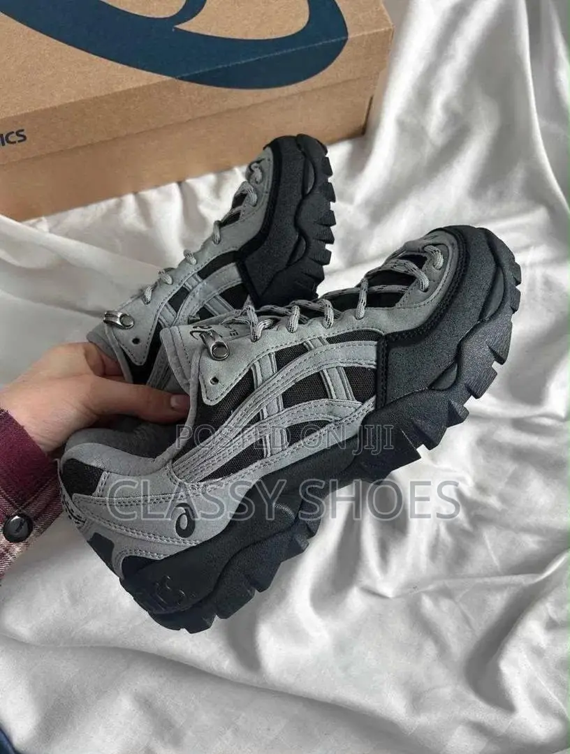 Asics Tractor