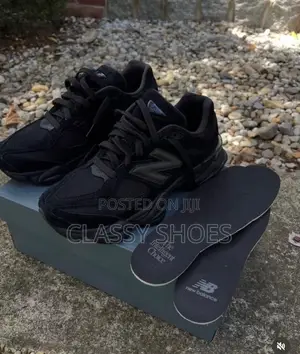 New Balance 9060 All Black