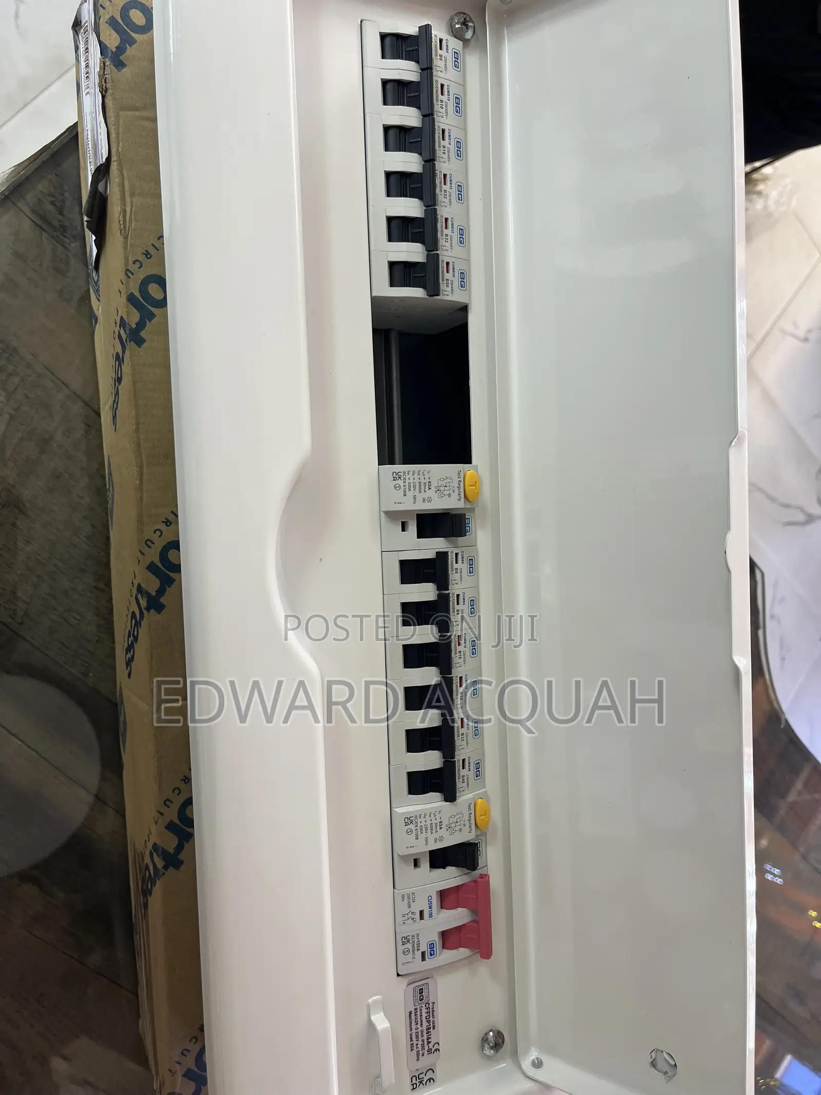 Circuit Breaker Panel/Circuit Breaker