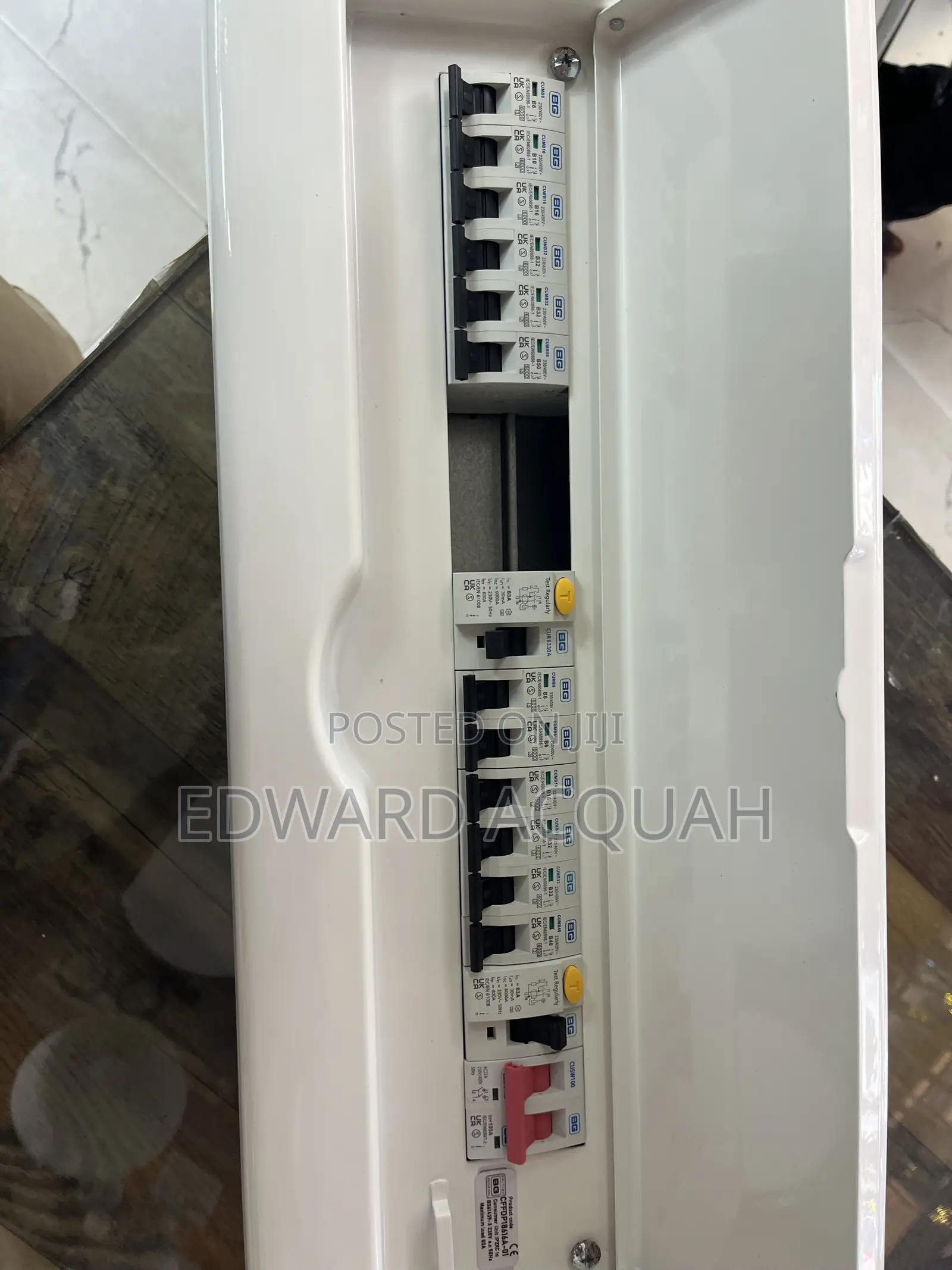 Circuit Breaker Panel/Circuit Breaker