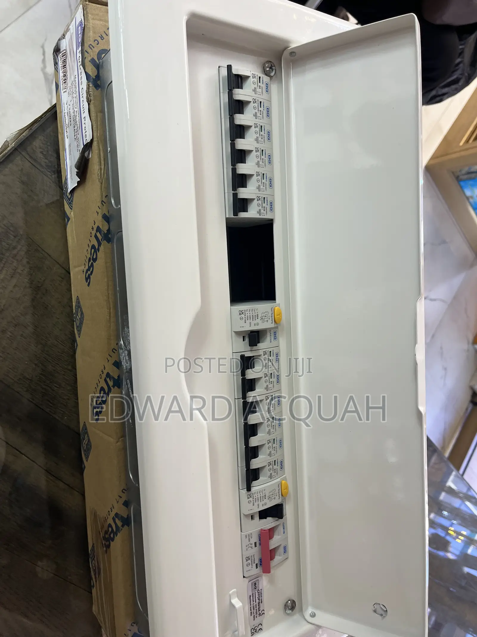 Circuit Breaker Panel/Circuit Breaker