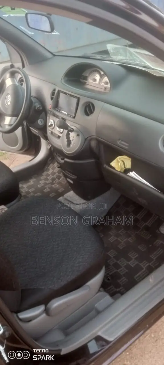 Toyota Sienta 1.5 AWD 2014 Maroon