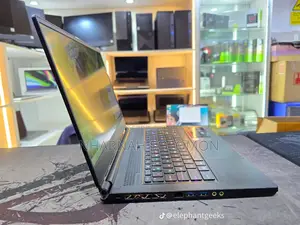 Laptop MSI GS65 Stealth Thin 8RF 16GB Intel Core i7 SSD 512GB