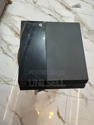 PS 4 Gaming Console