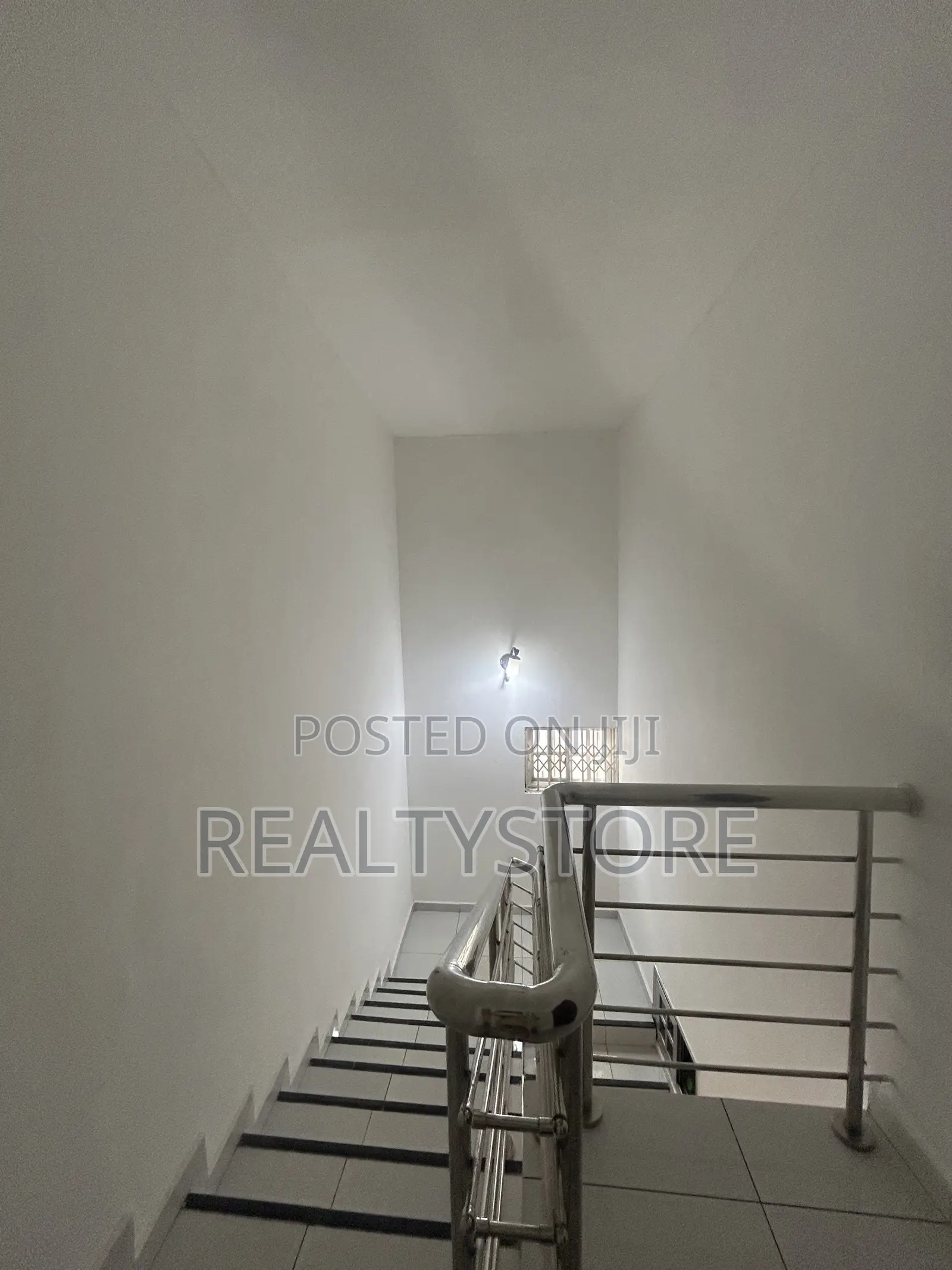 4bdrm Duplex in Franko Estate, Accra Metropolitan for rent