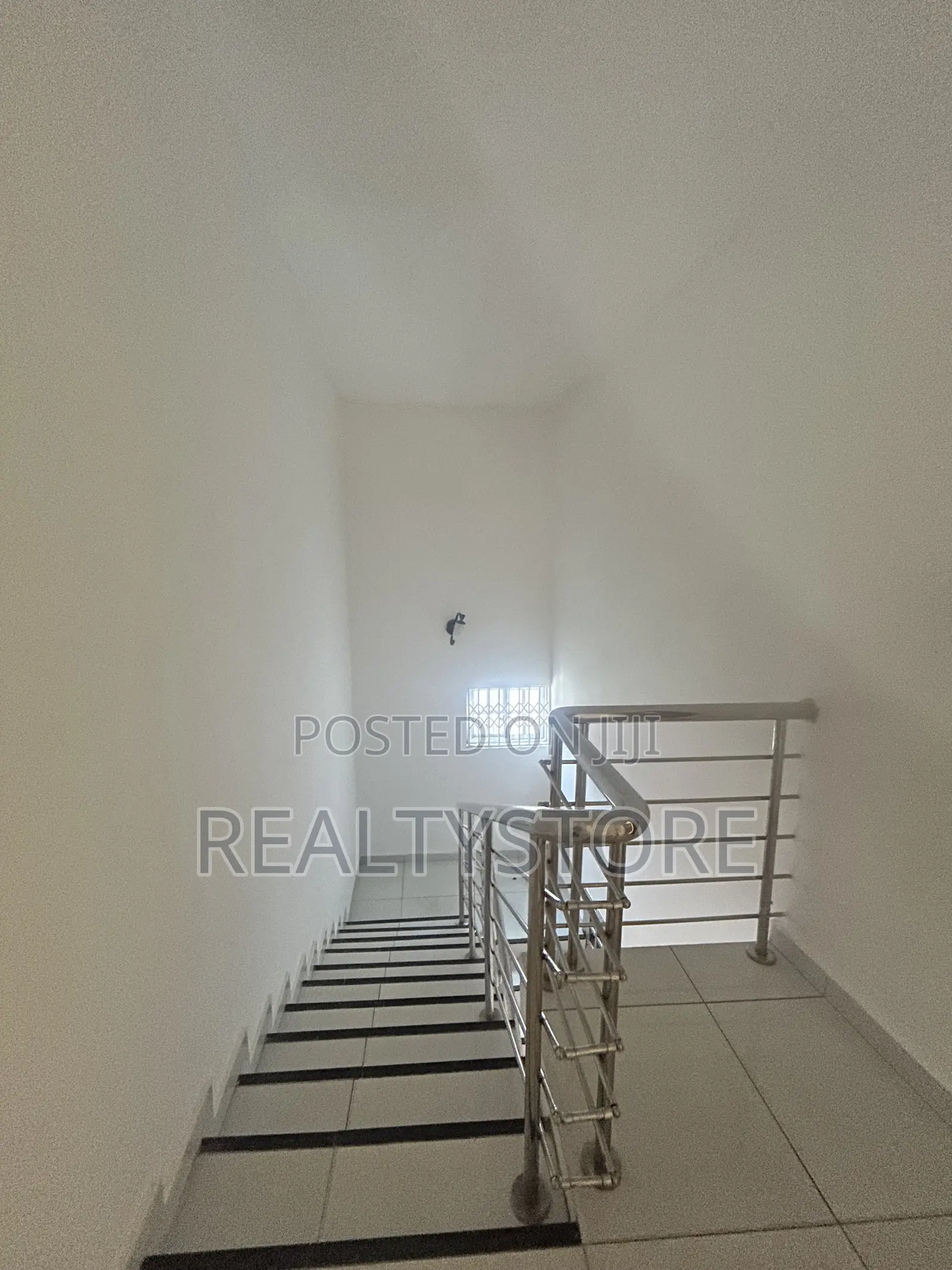 4bdrm Duplex in Franko Estate, Accra Metropolitan for rent
