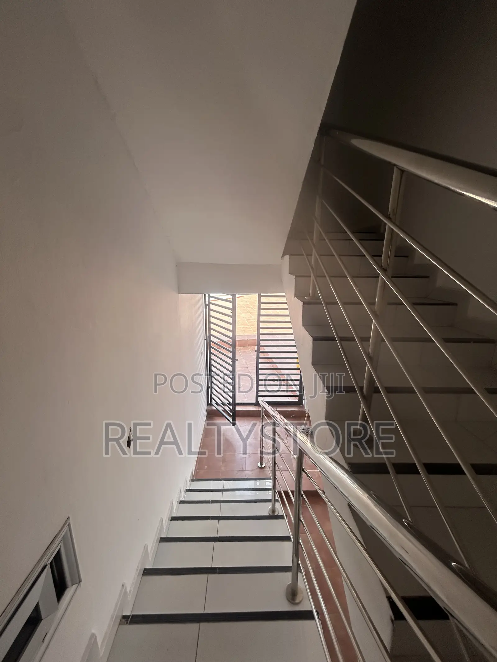 4bdrm Duplex in Franko Estate, Accra Metropolitan for rent