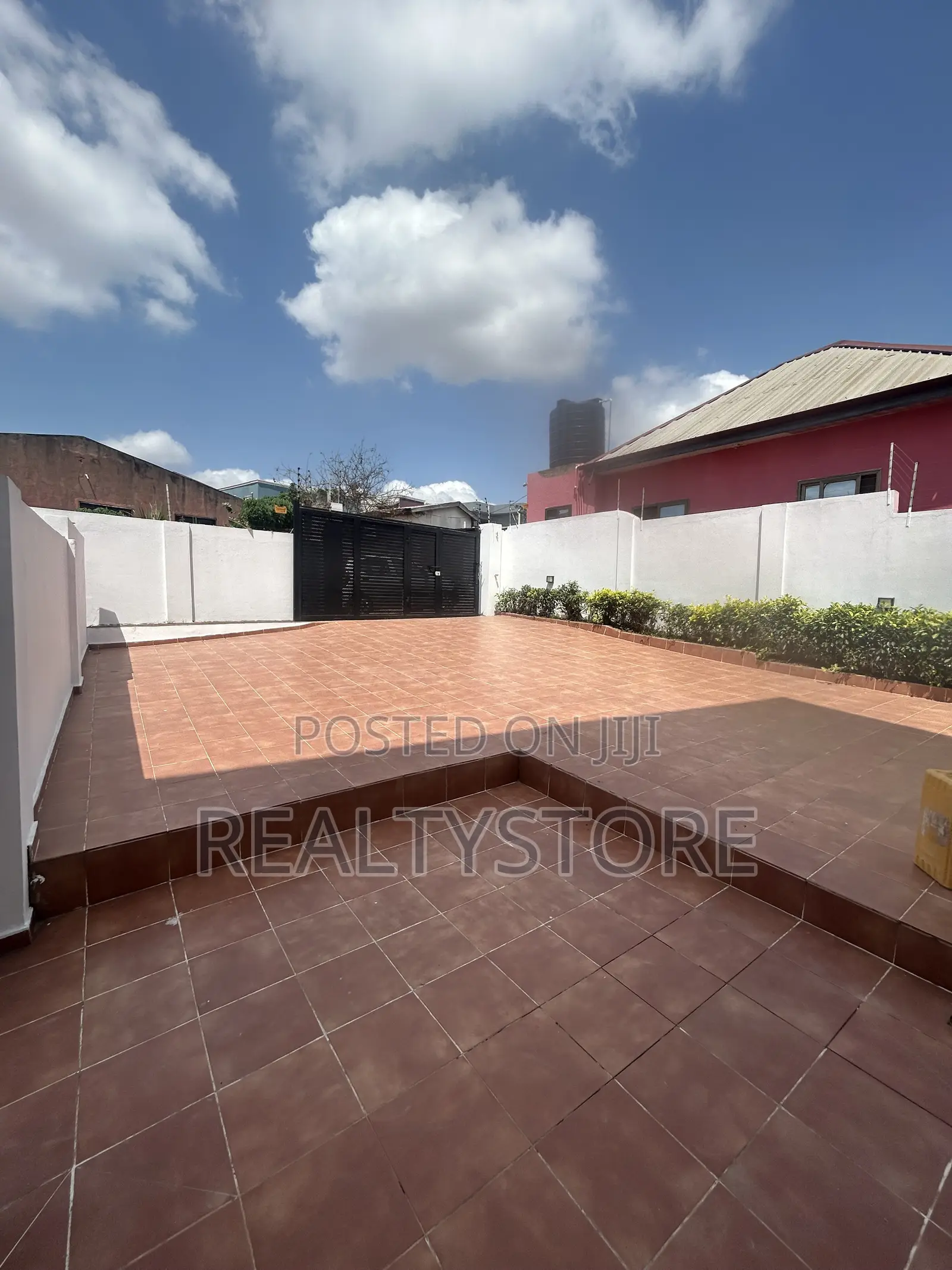 4bdrm Duplex in Franko Estate, Accra Metropolitan for rent