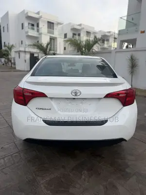 Toyota Corolla SE Special Edition 4dr Sedan (1.8L 4cyl CVT) 2017 White