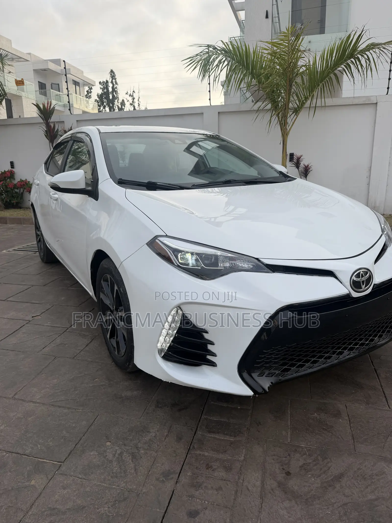 Toyota Corolla SE Special Edition 4dr Sedan (1.8L 4cyl CVT) 2017 White