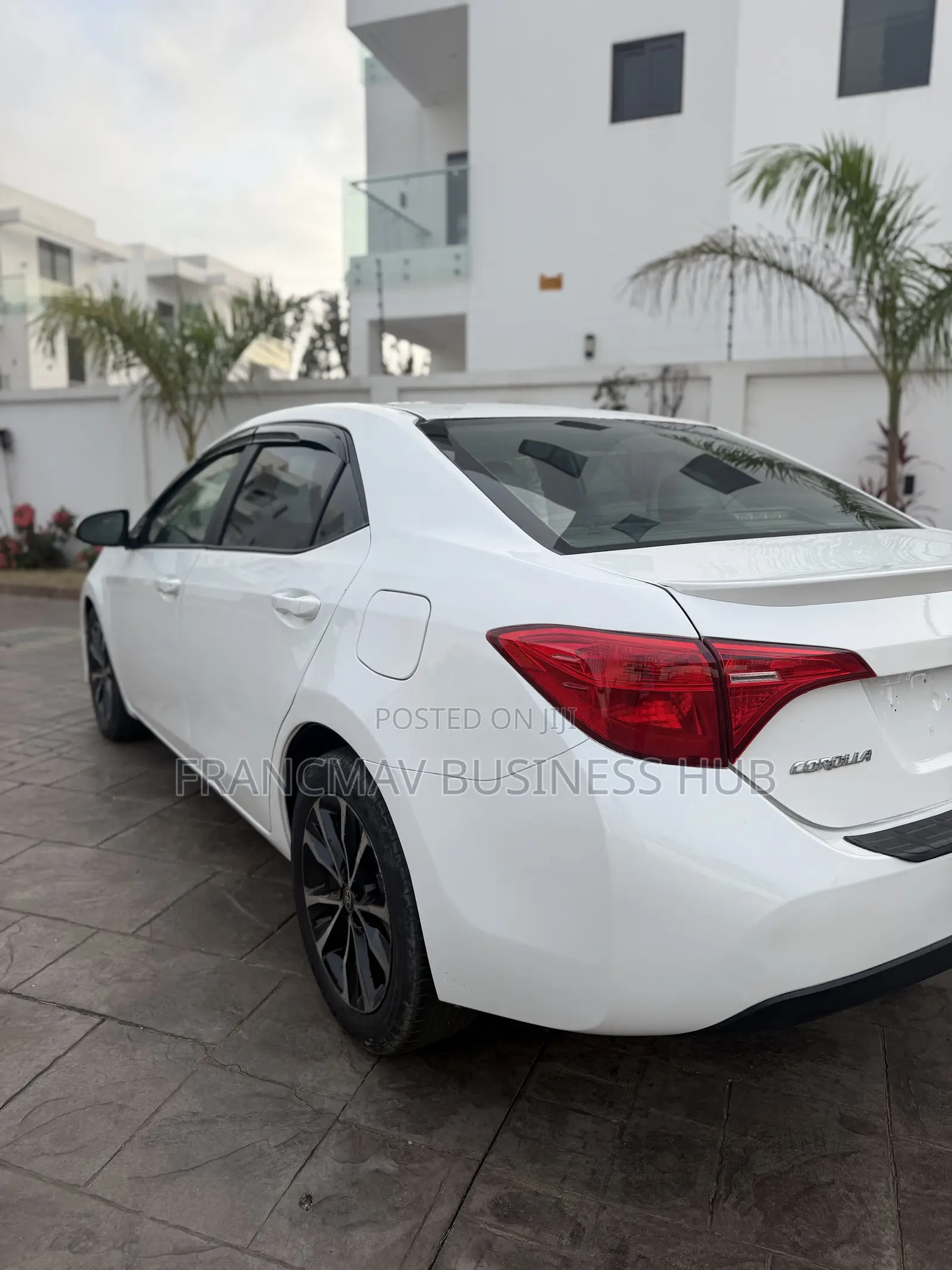 Toyota Corolla SE Special Edition 4dr Sedan (1.8L 4cyl CVT) 2017 White