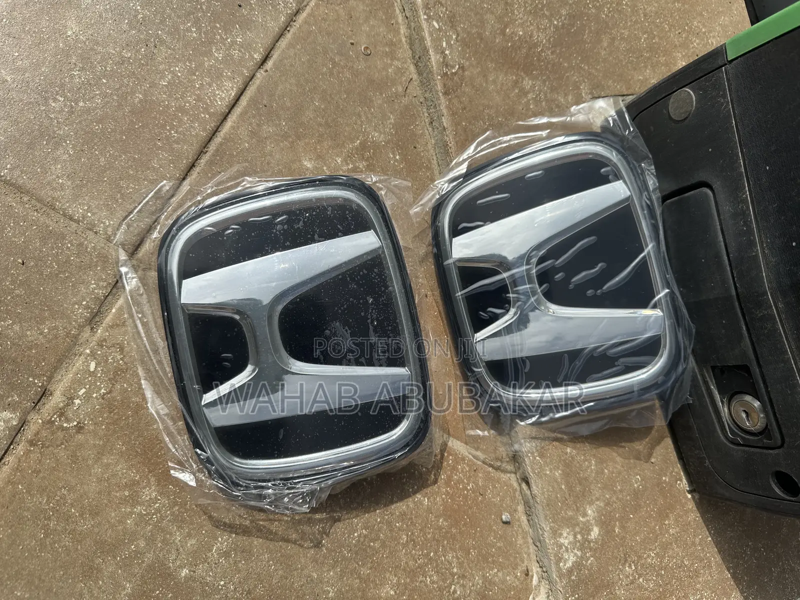 Honda CRV 2023 Bumper Crown/Logo