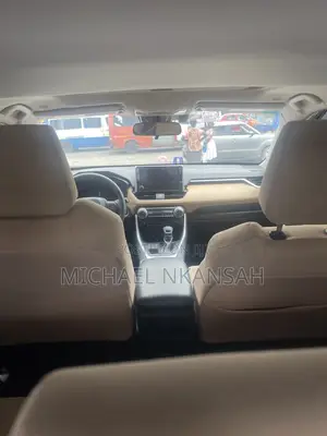 Toyota RAV4 XLE AWD 2024 White