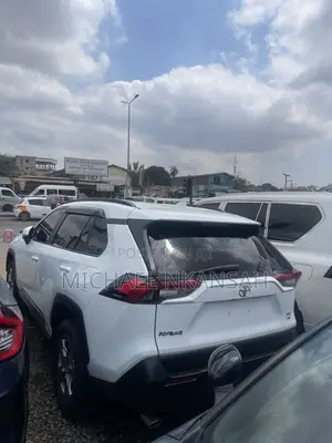 Toyota RAV4 XLE AWD 2024 White