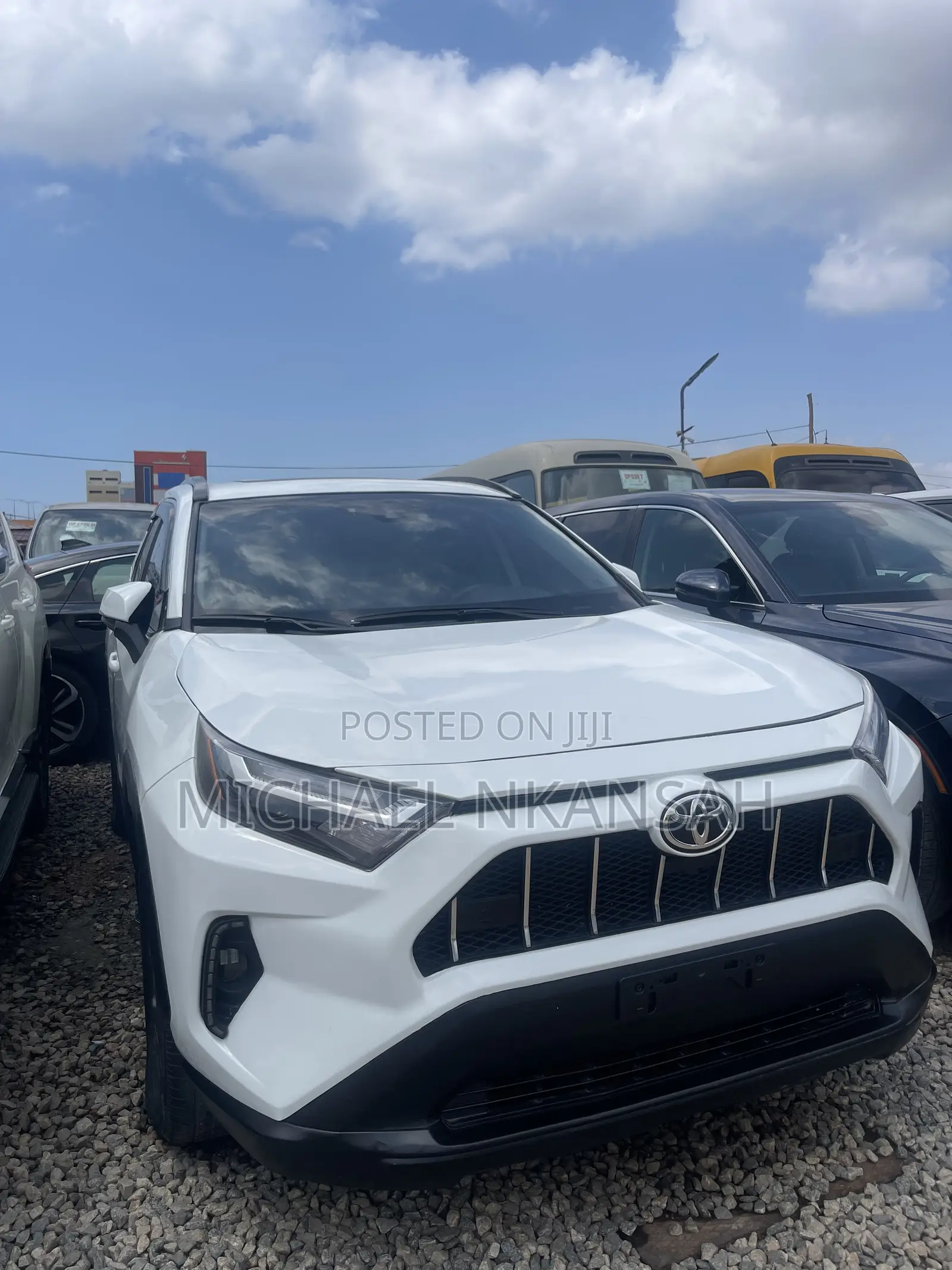 Toyota RAV4 XLE AWD 2024 White