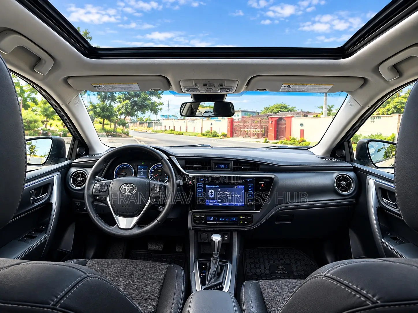 Toyota Corolla SE Special Edition 4dr Sedan (1.8L 4cyl CVT) 2017 White
