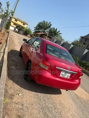 Toyota Yaris Base Sedan 4dr 2010 Red