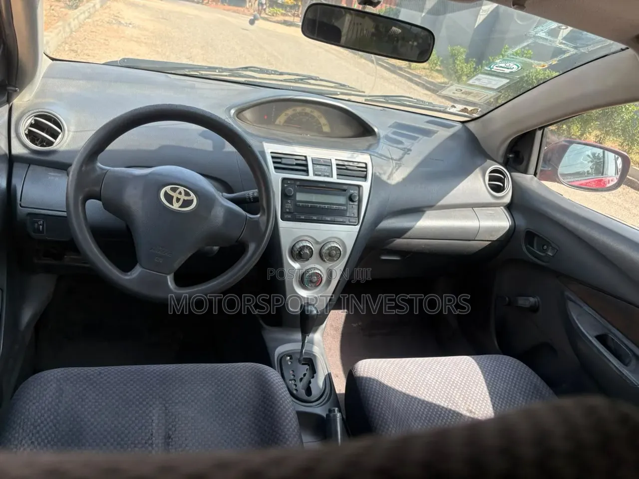 Toyota Yaris Base Sedan 4dr 2010 Red