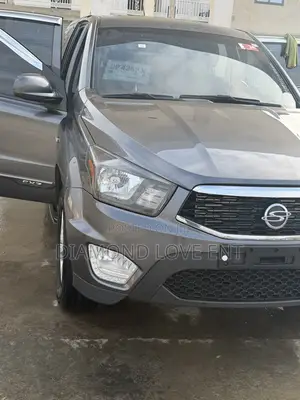 SsangYong Korando 2018 Gray