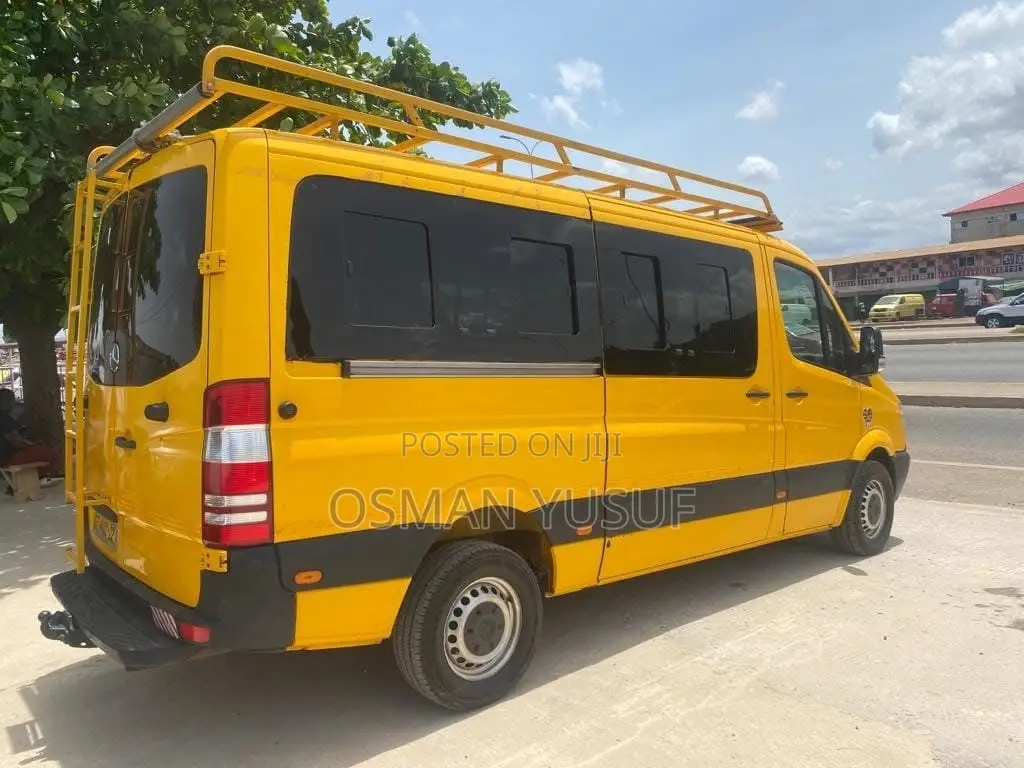 Mercedes-Benz Sprinter 2009 Yellow
