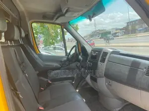 Mercedes-Benz Sprinter 2009 Yellow