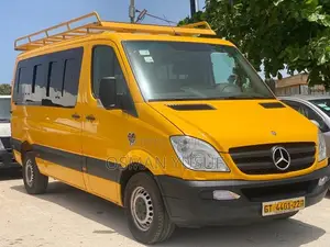 Mercedes-Benz Sprinter 2009 Yellow