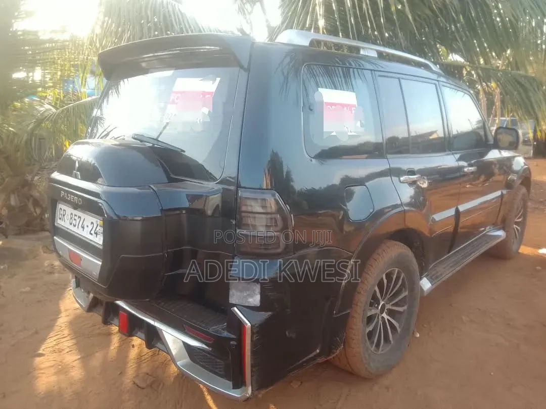 Mitsubishi Pajero 3.0 2012 Black