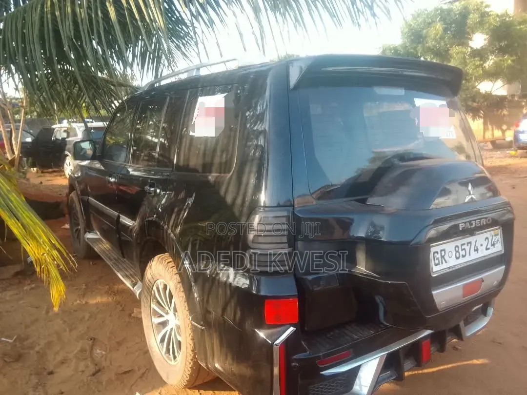 Mitsubishi Pajero 3.0 2012 Black