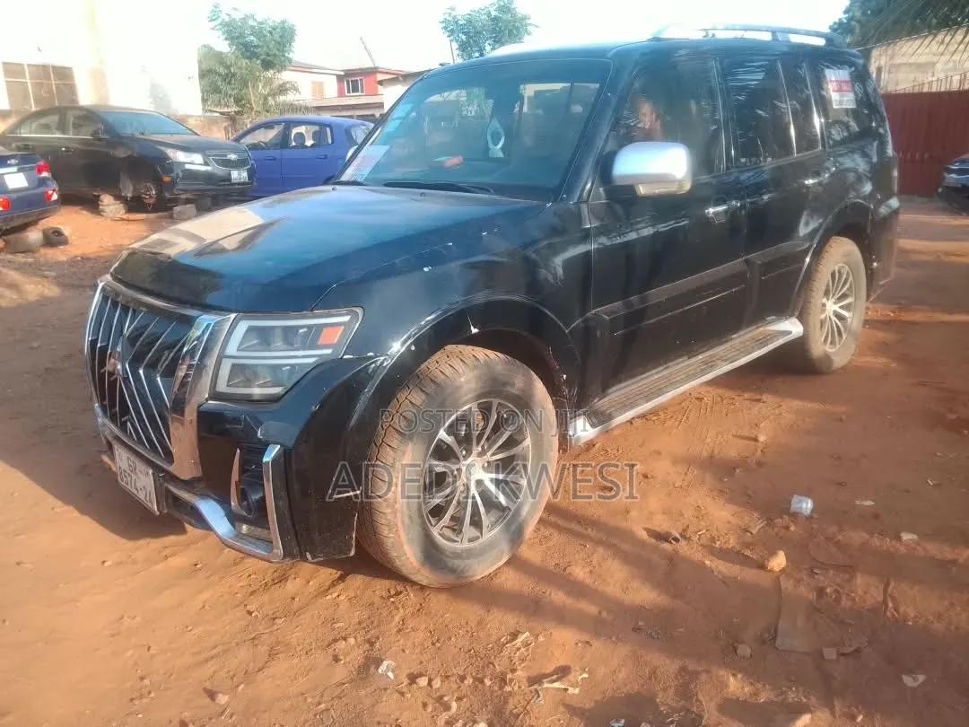Mitsubishi Pajero 3.0 2012 Black