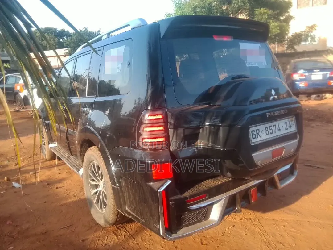 Mitsubishi Pajero 3.0 2012 Black