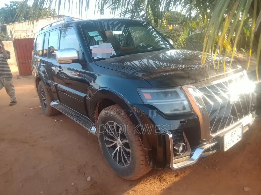 Mitsubishi Pajero 3.0 2012 Black