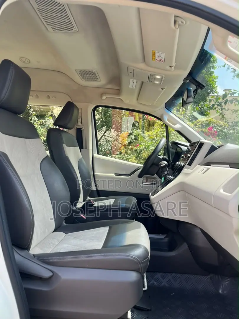 Toyota HiAce 2021 White