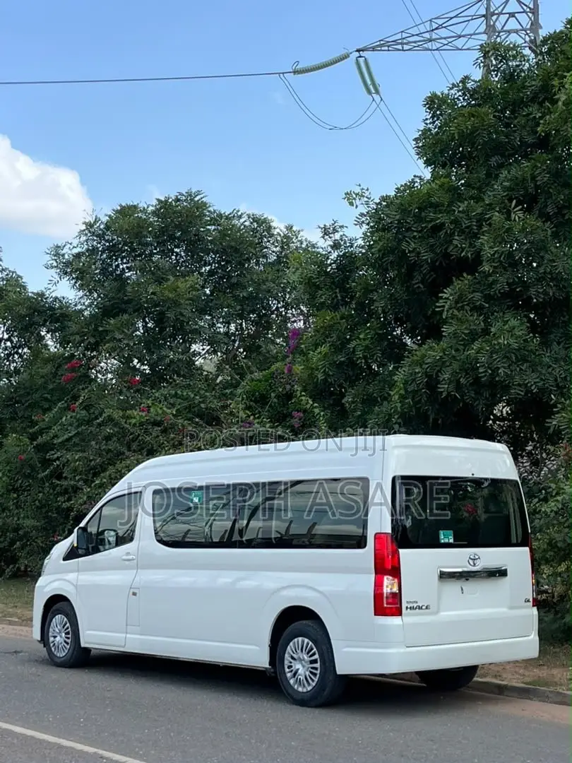 Toyota HiAce 2021 White