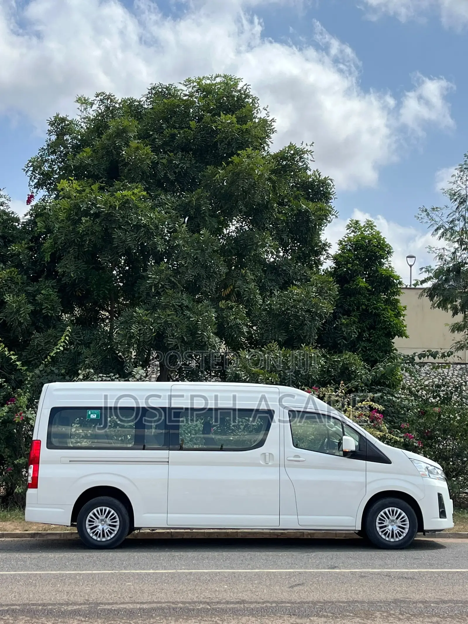 Toyota HiAce 2021 White