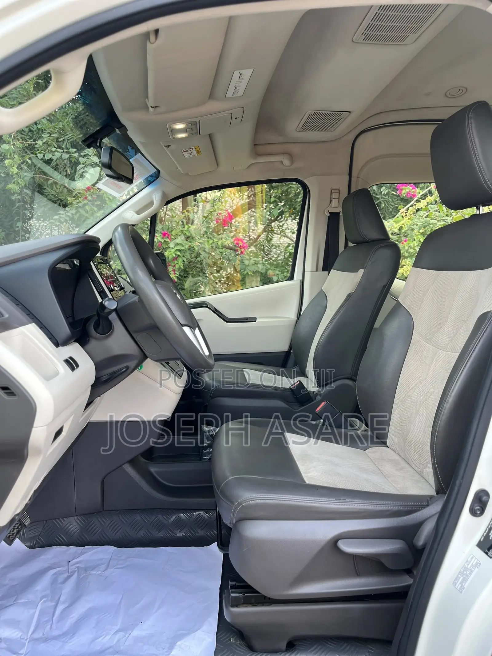 Toyota HiAce 2021 White