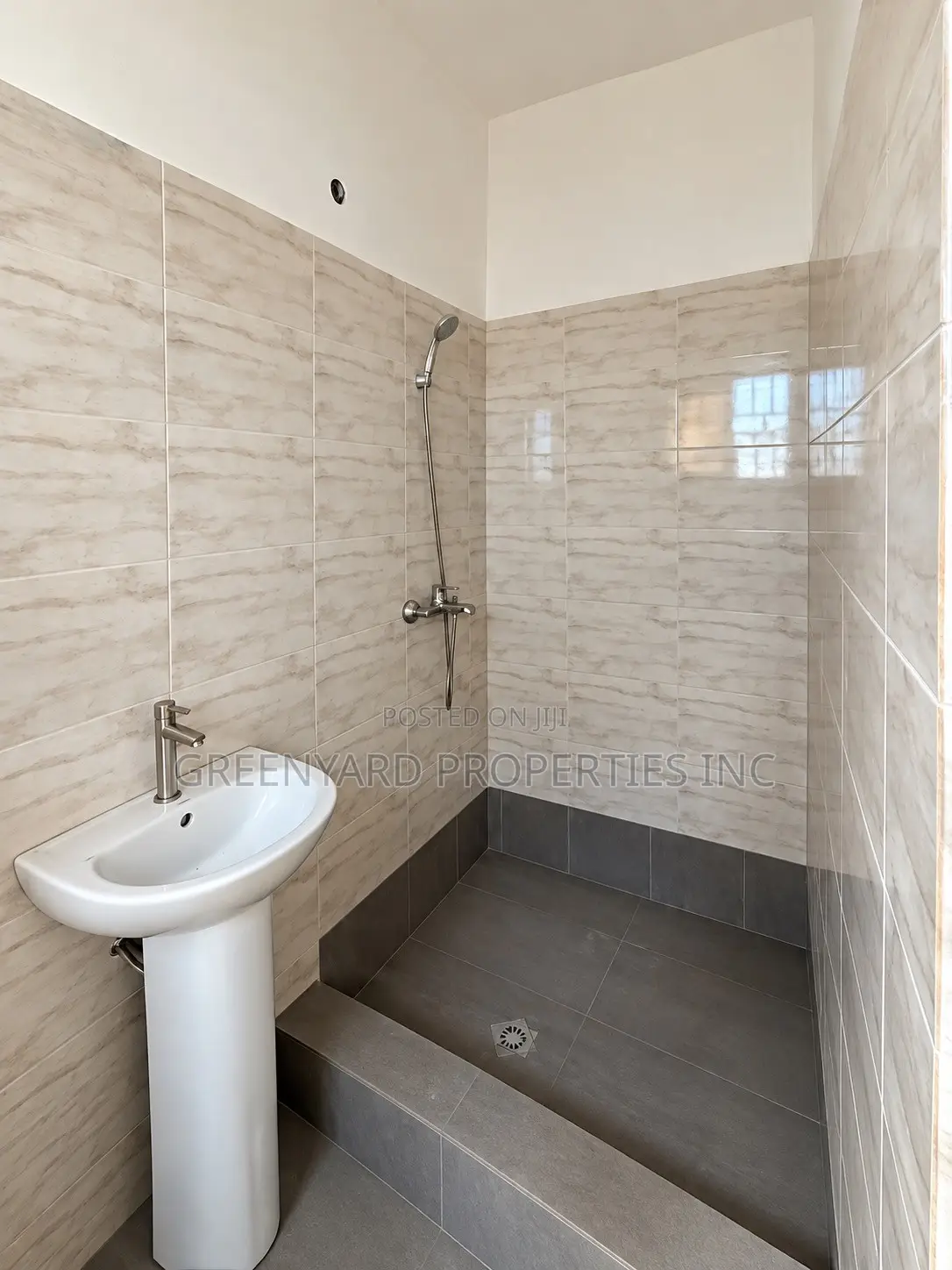 3bdrm Apartment in Otanor, Adjiriganor for rent
